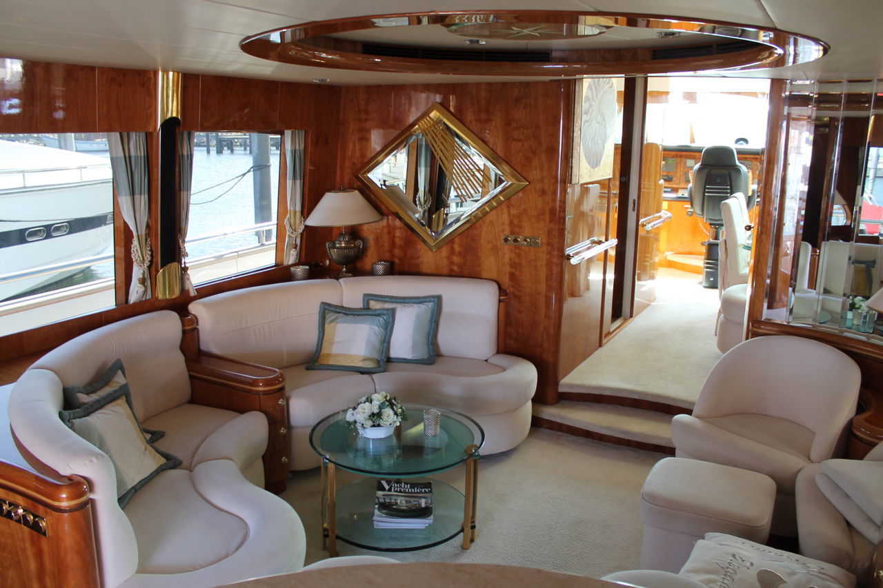 yachts-516-elegance-72-huge-2048051489cd92a6.jpg