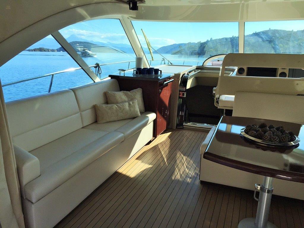 yachts-909-17049a96-cc50-4d78-872f-e08c281fb178.jpg