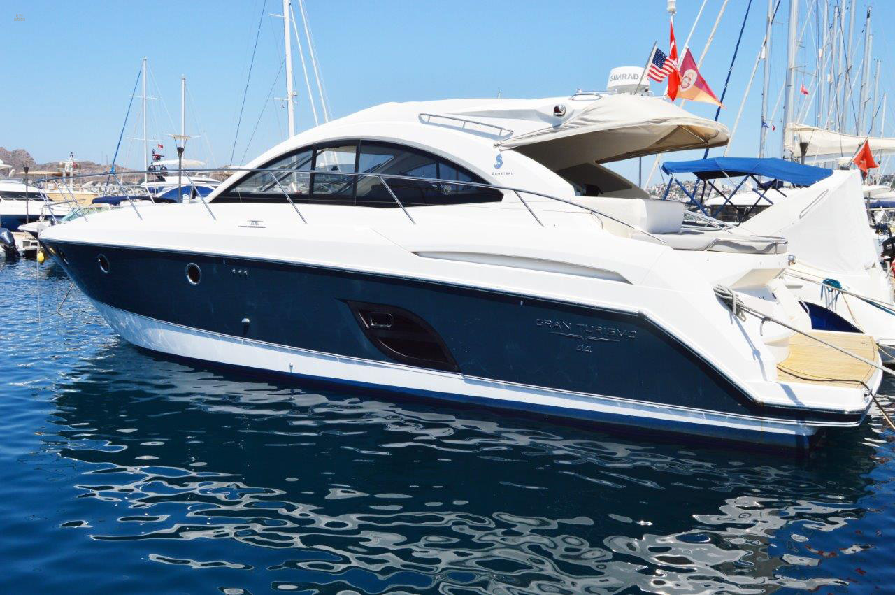 yachts-914-8fc61a5e-325c-481f-adb0-4907e37d9f06.jpg