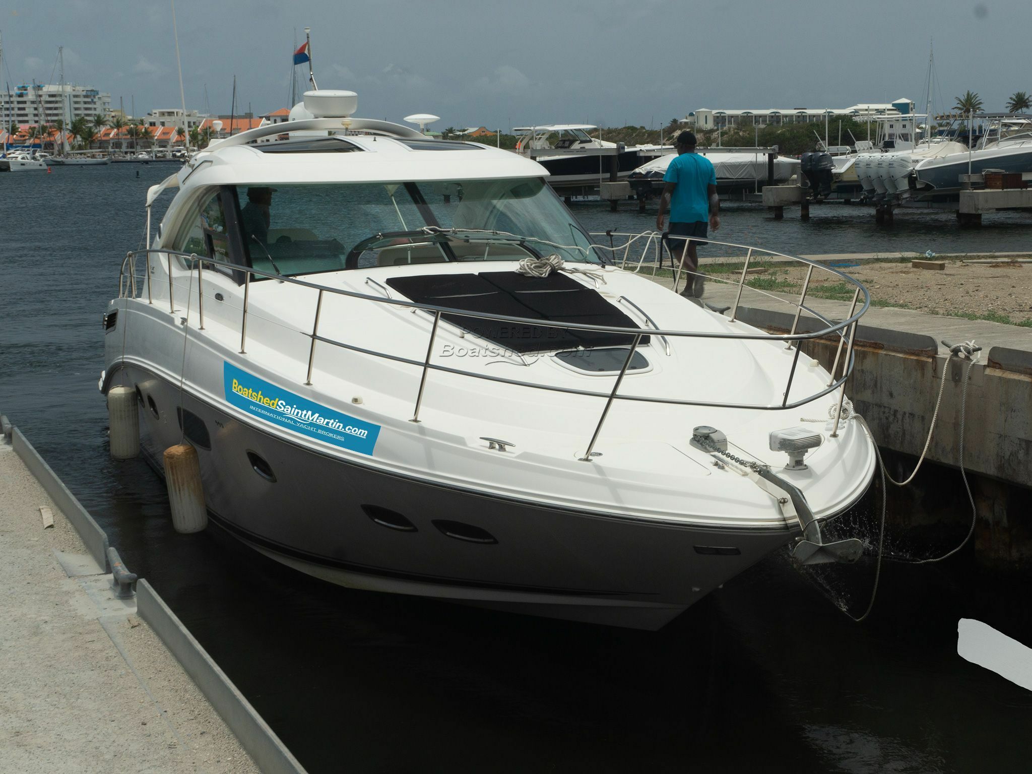 Sea Ray 470 Sundancer Express Cruiser - Exterior