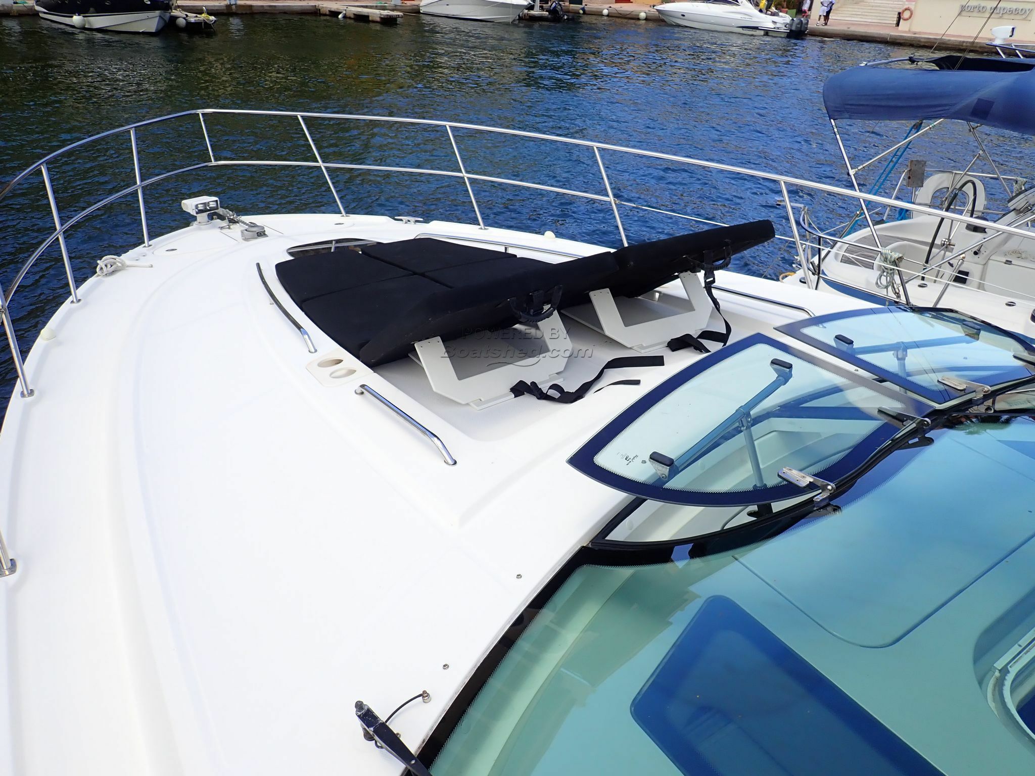 Sea Ray 470 Sundancer Express Cruiser - Foredeck