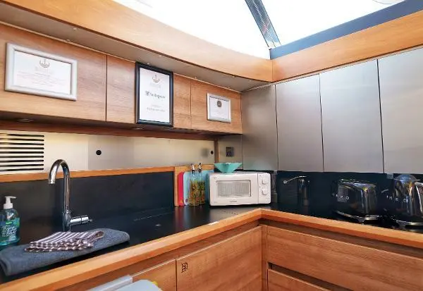 Sealine F42 - Galley