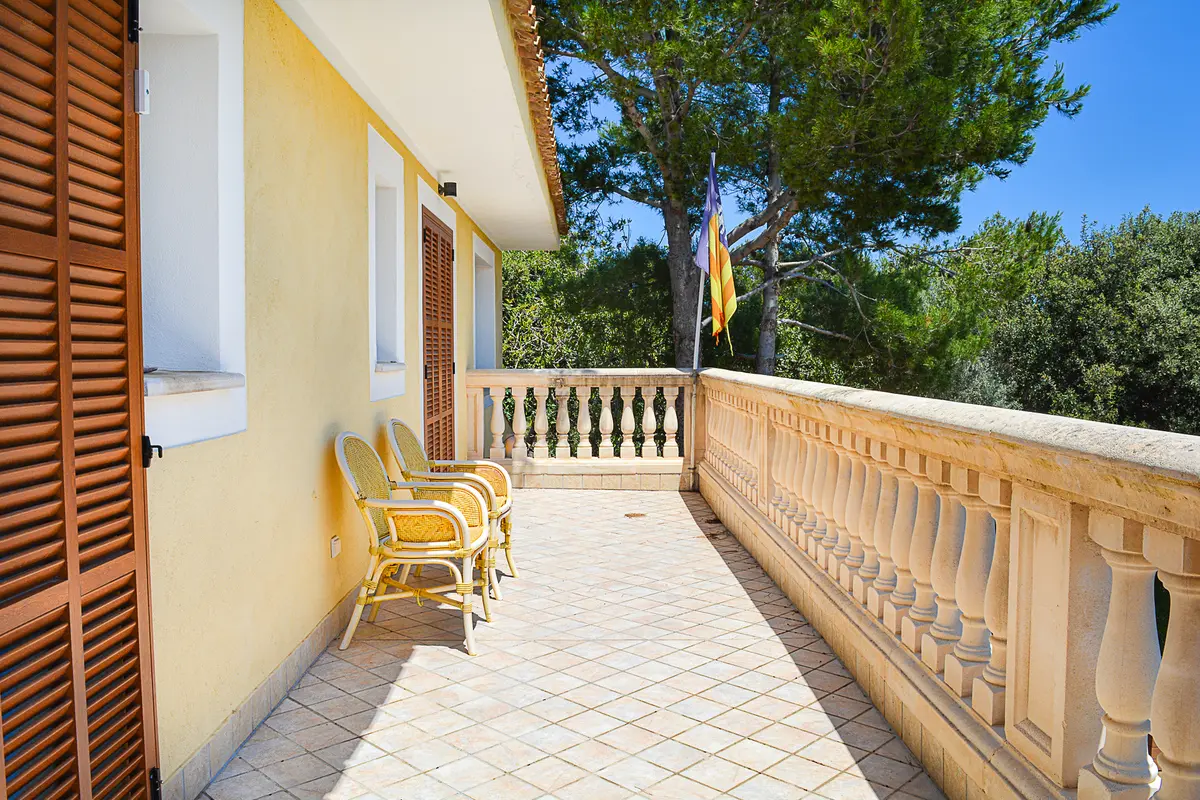 Terrasse vor den Schlafzimmern