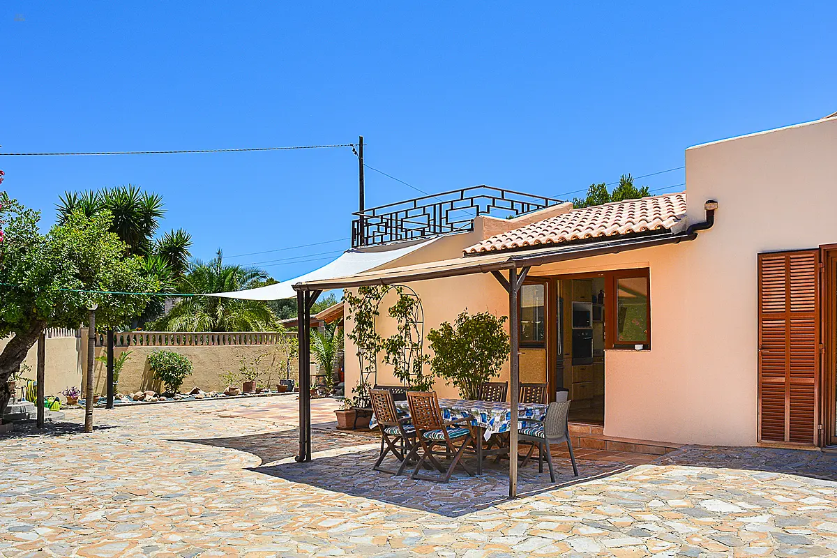 Terrasse hinter dem Haus