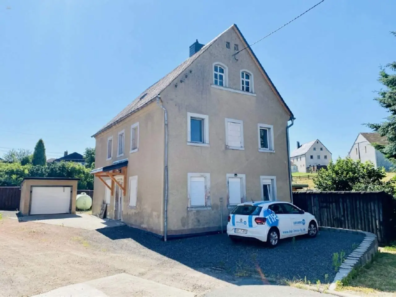 properties-28642-csm_59268-b9_hausansicht_mit_garage_c35d337be5.webp