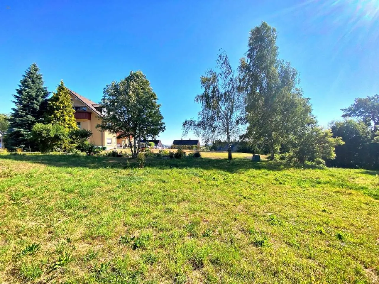 properties-28652-csm_61238-b1_blick_zum_nachbargrundstueck_88ef30cd97.webp