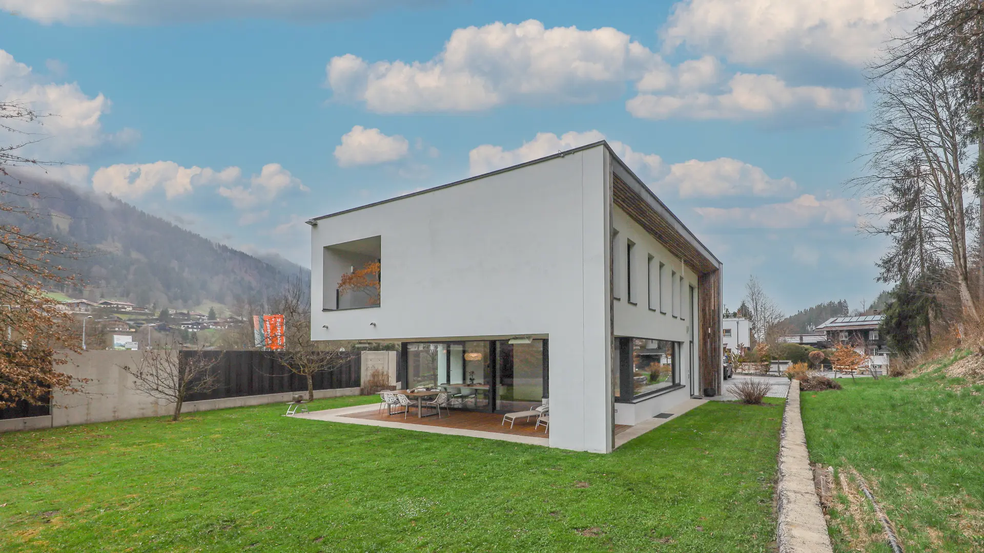 KITZIMMO-moderne Architektenvilla in Kitzbühel.