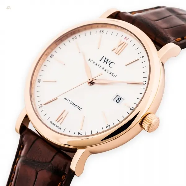 watches-173404-IWC_Portofino_RG-LB_Seitenansicht_Krone.webp