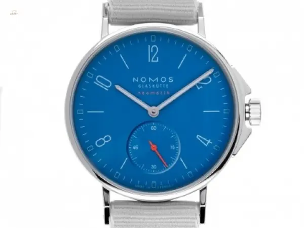 watches-175636-Nomos_Ahoi_Neomatik_Signalblau_562.webp