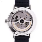 watches-175637-Autobahn_Neomatik_1303_Ruckansicht.webp