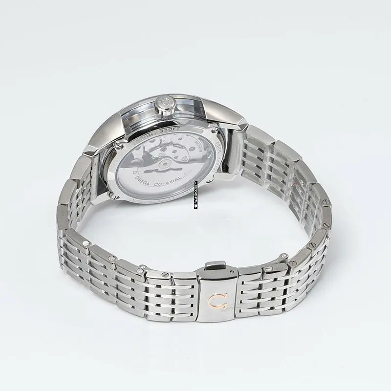 watches-214575-16450408-ugwd590500pyri60kect0yrk-ExtraLarge.webp