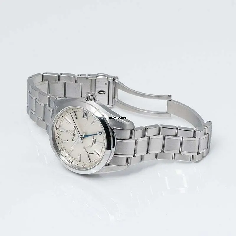 watches-218137-16742155-vfy3l3peop5znv97hc20in7h-ExtraLarge.webp