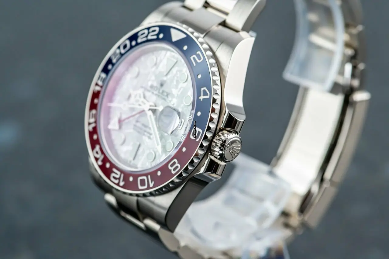 watches-223131-17212130-gthpdjdbau2c3bz71323xi8g-ExtraLarge.webp