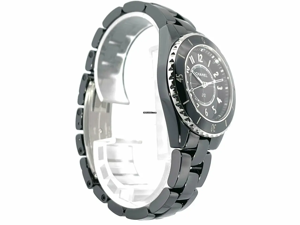 watches-229245-17764360-0417fbynwbb39884668ym7tn-ExtraLarge.webp