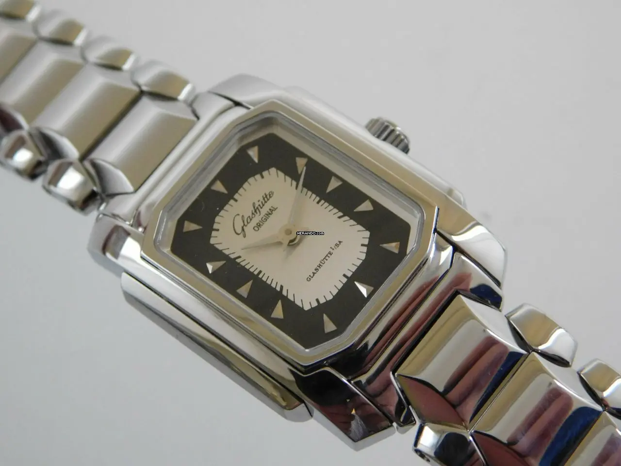 watches-271645-21674808-hb126x2siqpqil6yr1vk3v86-ExtraLarge.webp