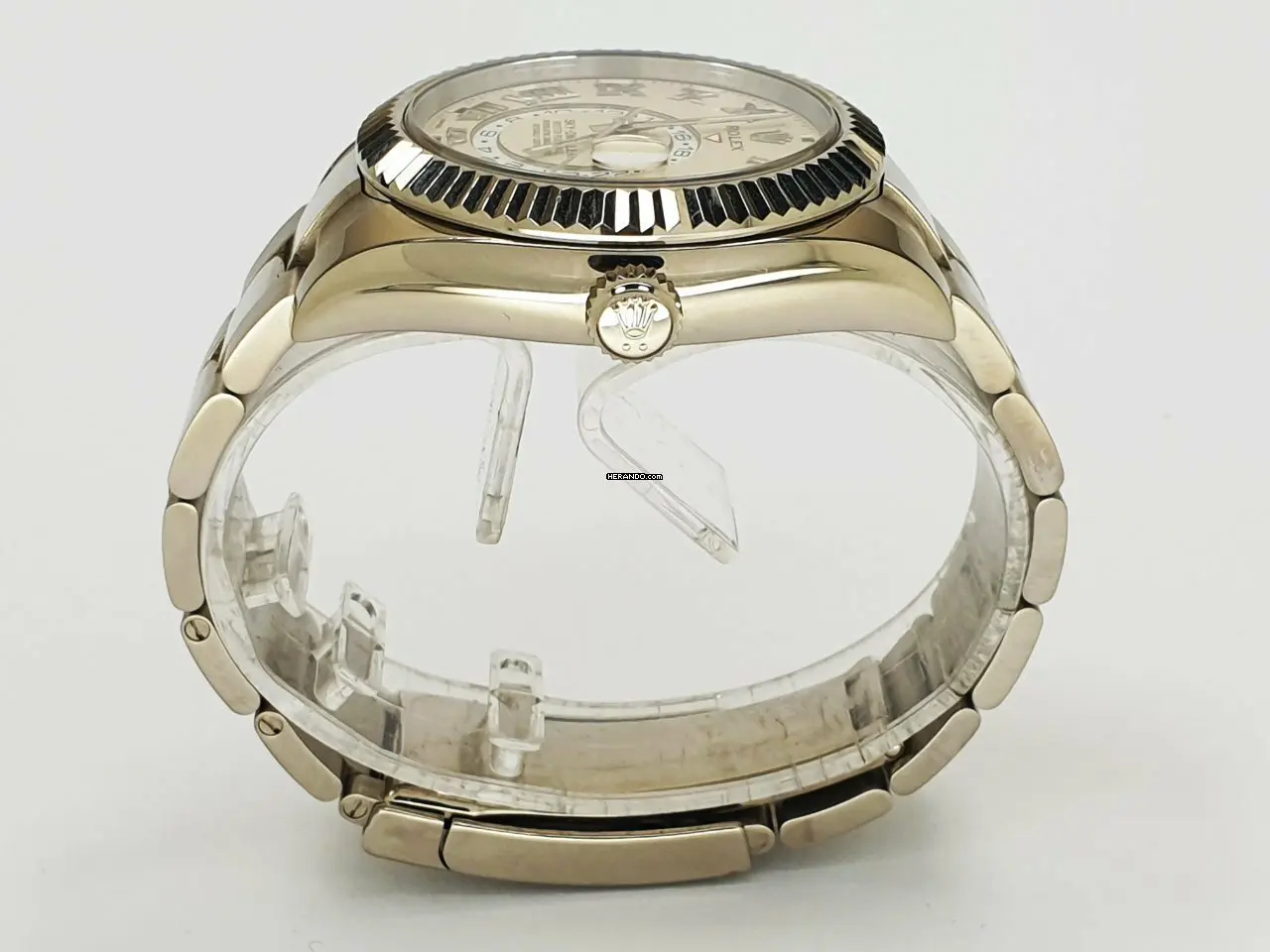 watches-281063-22652542-z7nc0jb64987xa3hozibof80-ExtraLarge.webp