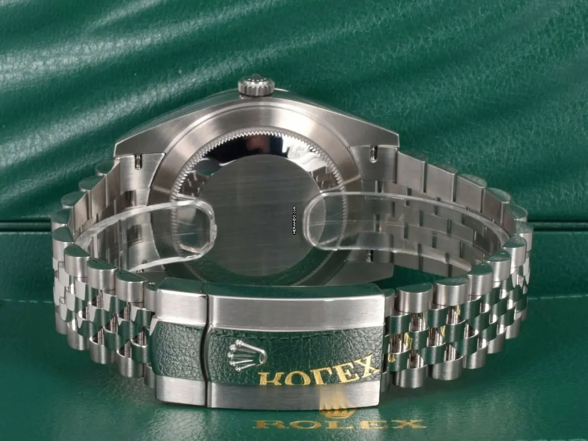 watches-291347-23822320-u0c1usmc70fuuvyzefsvf0mn-ExtraLarge.webp