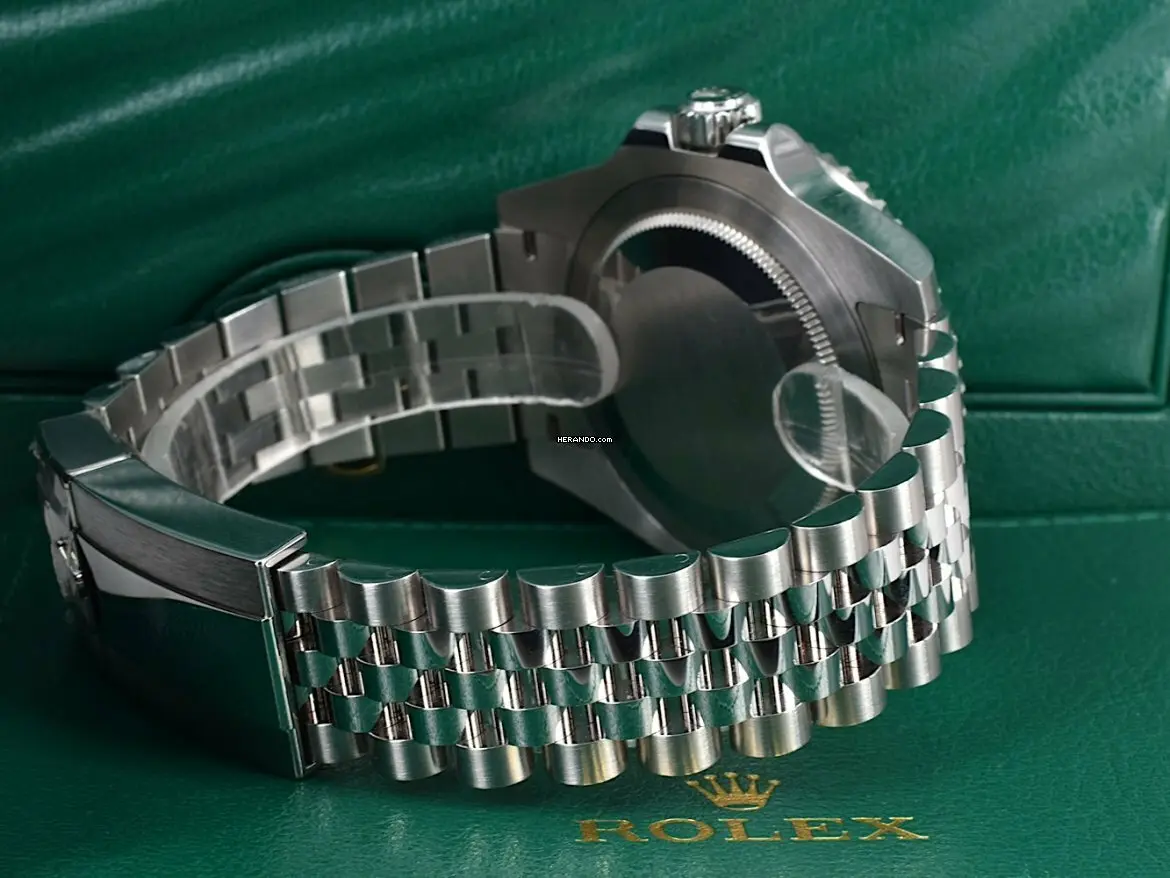 watches-297465-24627354-hu2q5ioe1jmei7ex54vk4dxv-ExtraLarge.webp