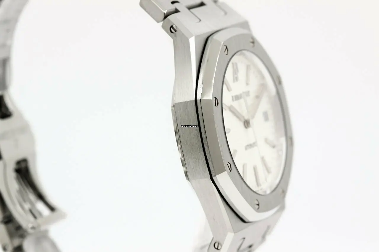 watches-303070-25337509-tbs44uztlf05hcl1la77i6dl-ExtraLarge.webp