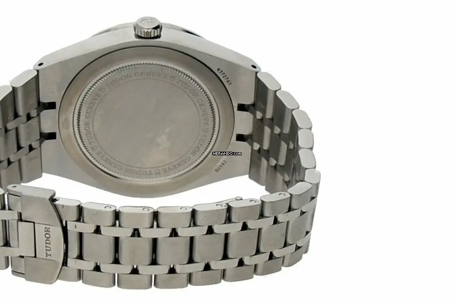 watches-303313-25371355-yvw3y5agrs2r1003vjtdvzel-ExtraLarge.webp