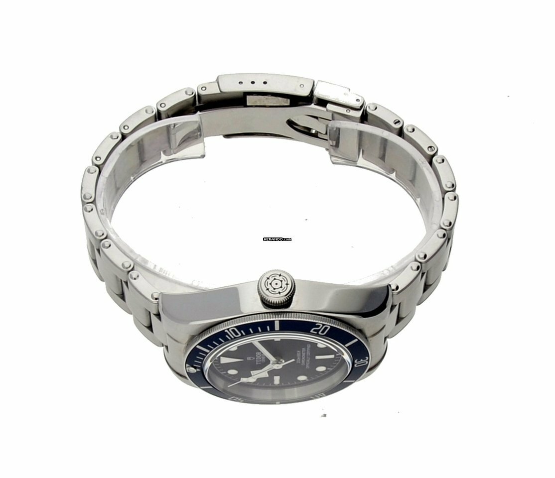 watches-313521-26736063-gfzk8zxinpm3cwlqvzdvsedf-ExtraLarge.jpg