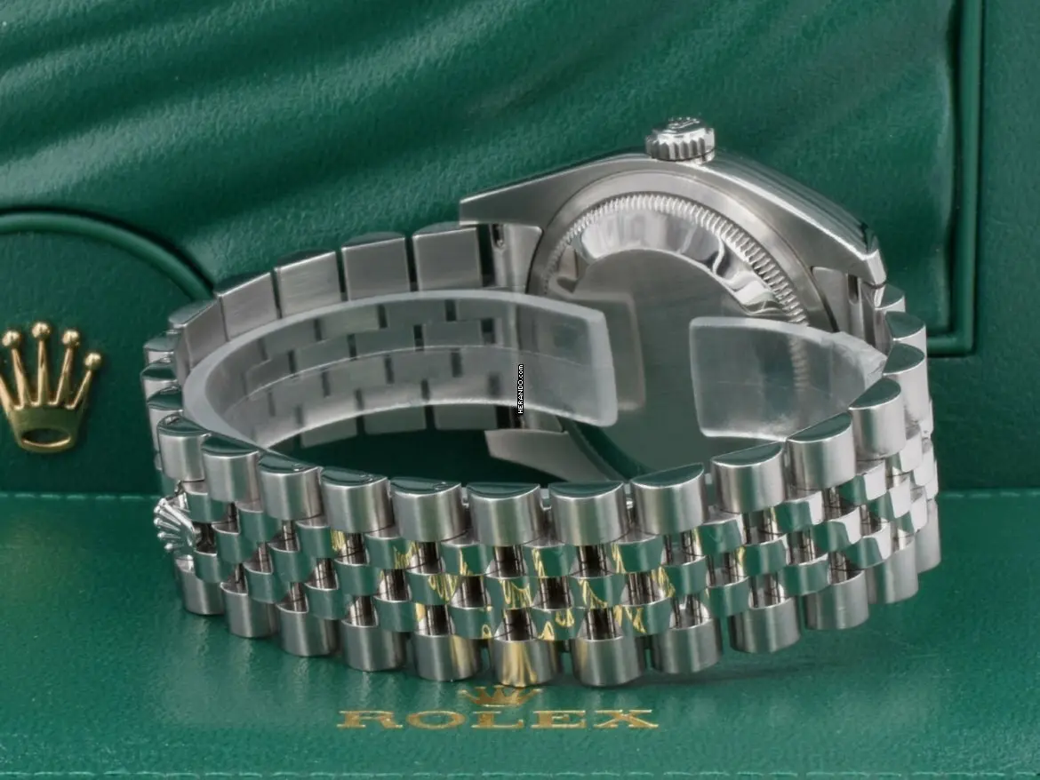 watches-327144-28291785-e0y73ww74fawnx0c837a9hwa-ExtraLarge.webp