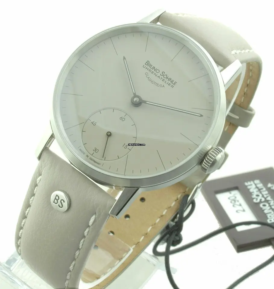 watches-327406-28333060-cmxa7zlyj0028kx2imovv6u1-ExtraLarge.webp