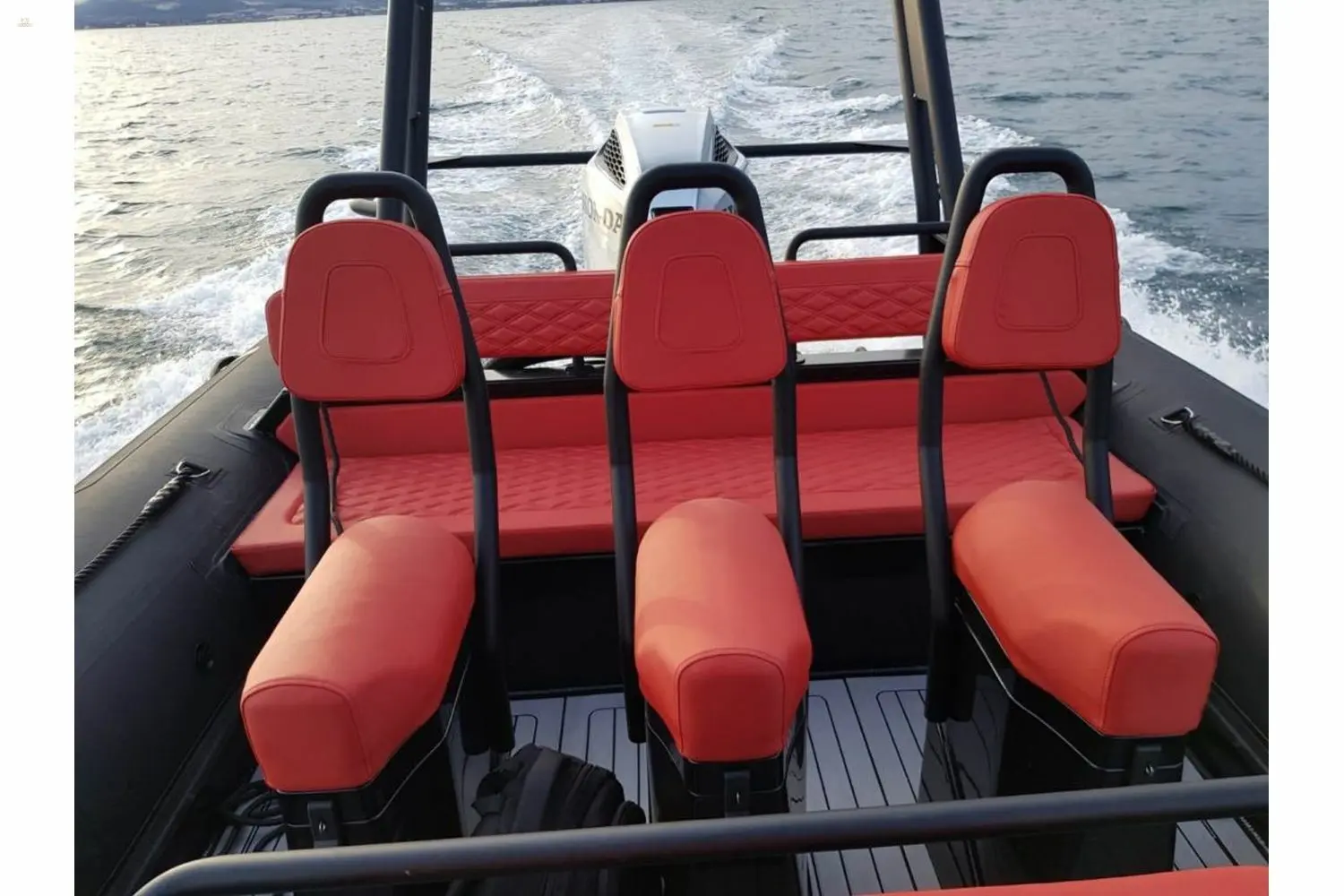 Highfield PA 860 aluminium RIB - seating arrangements