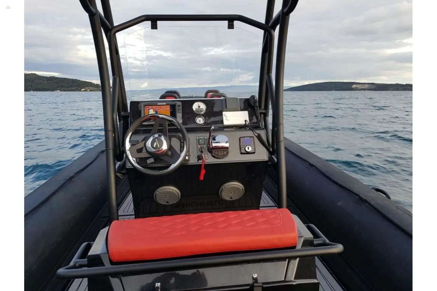 Highfield PA 860 aluminium RIB - console