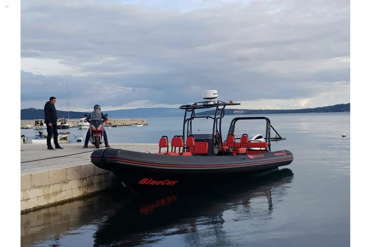 Highfield PA 860 aluminium RIB - on a pontoon