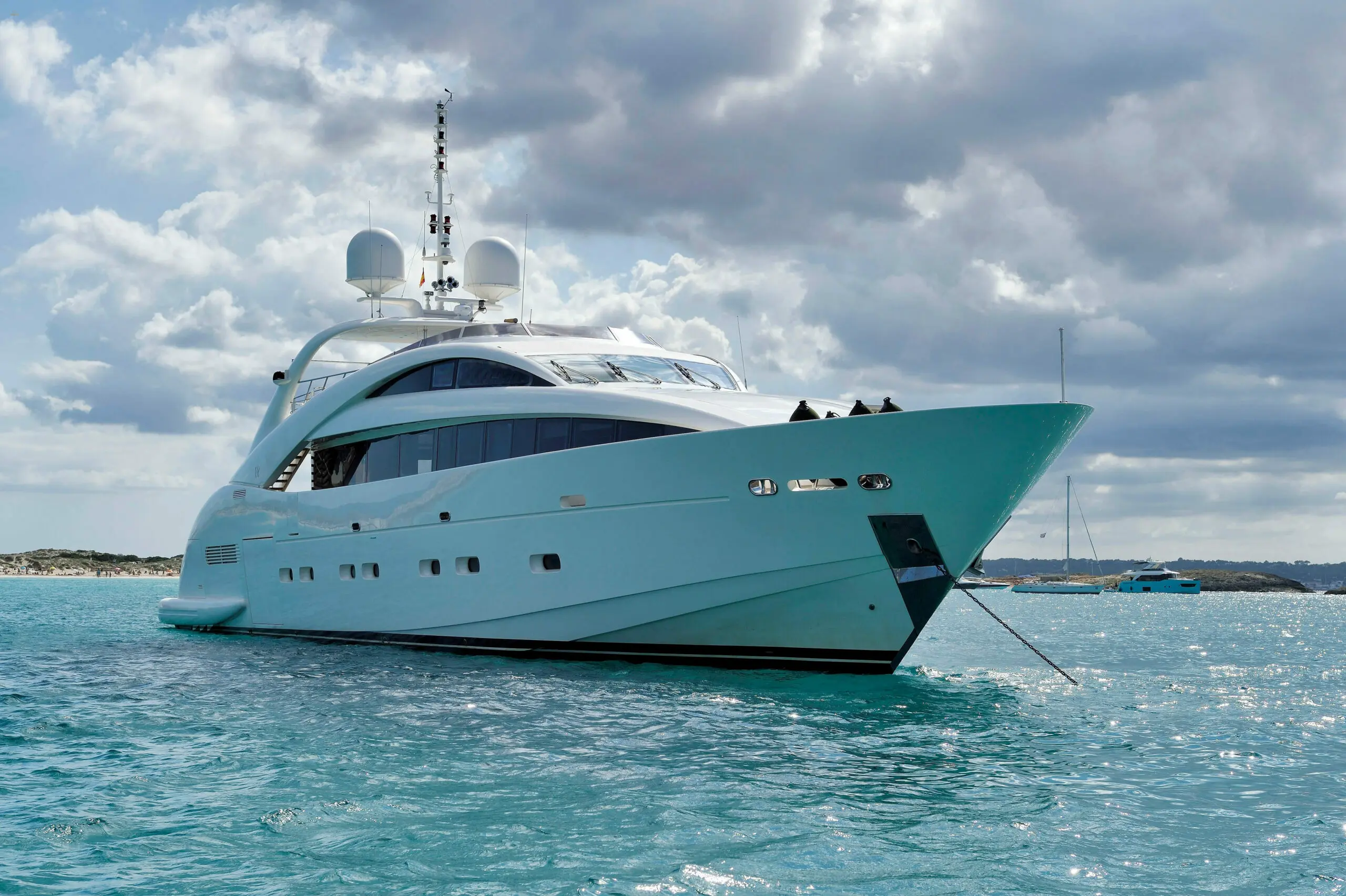 ISA-120-motor-yacht-WHISPERING-ANGEL-for-sale-Lengers-Yachts-9-scaled.jpg