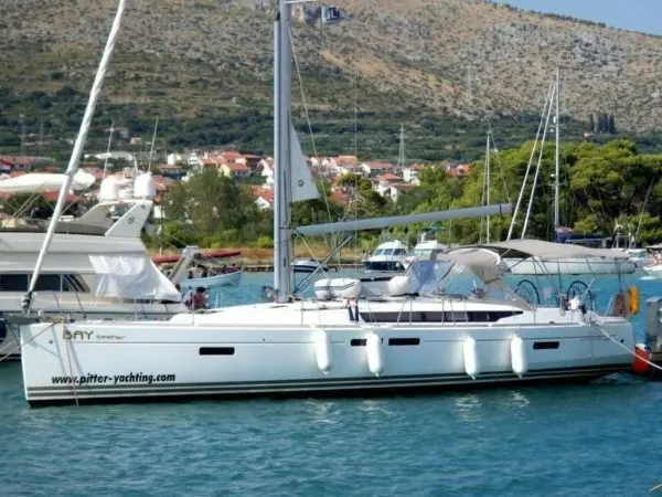 yachts-82886-7020480_20190318032803433_1_XLARGE-600x450.webp