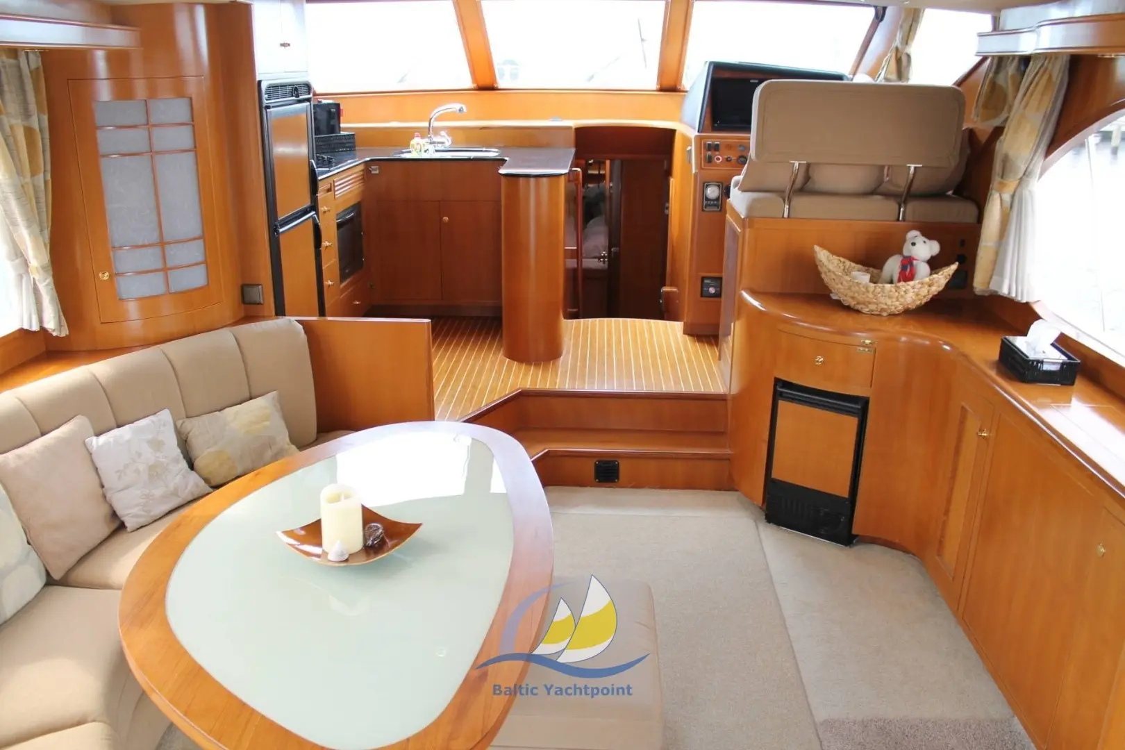 yachts-84399-25c54c5d-60d1-4b94-93a2-499152d5d5f9-2048.webp