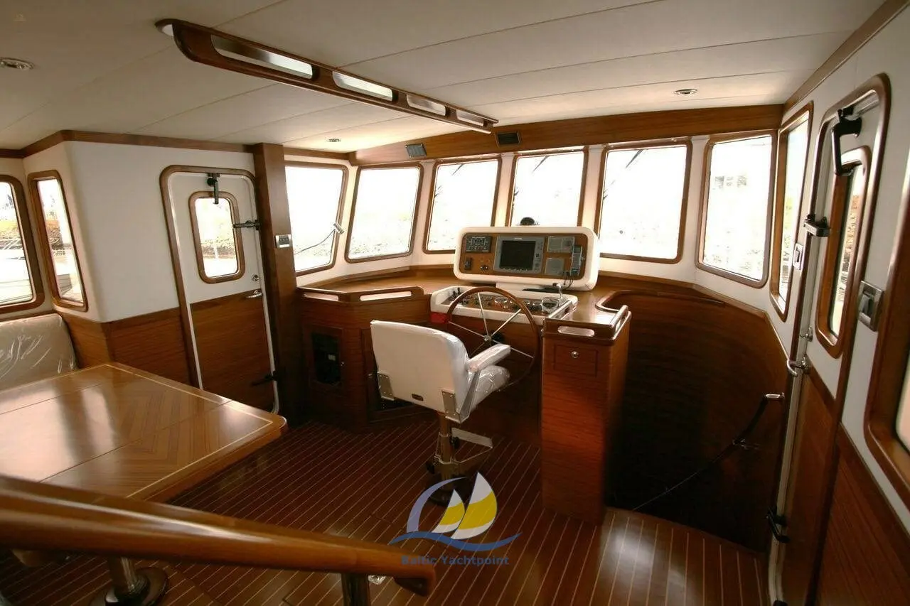 yachts-84400-8061d4b7-e43f-4e49-a514-e25de3a27ffb-2048.webp