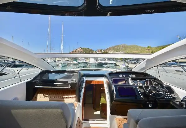 Sunseeker San Remo - Cockpit