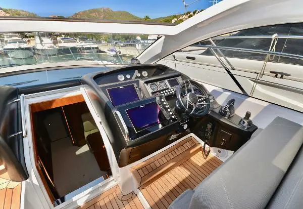 Sunseeker San Remo - Cockpit