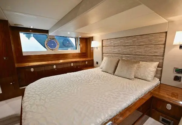 Sunseeker San Remo - Master Cabin