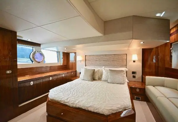 Sunseeker San Remo - Master Cabin