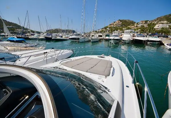 Sunseeker San Remo - Foredeck