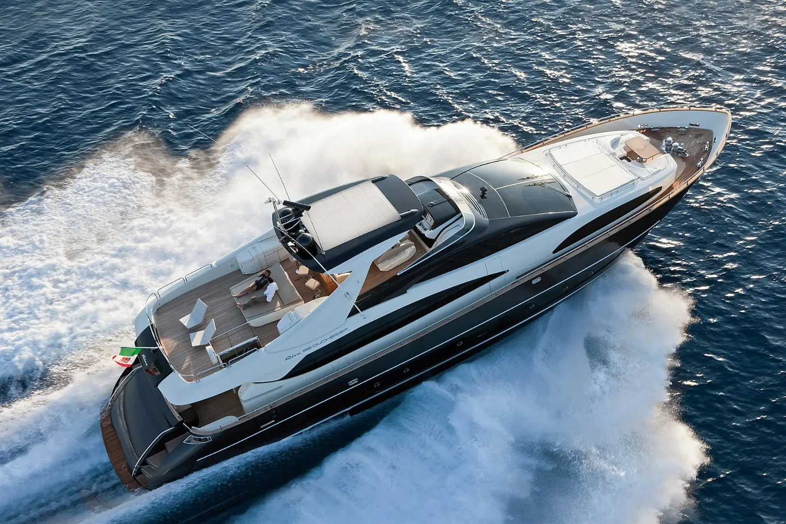 yachts-923-978cde13-0c98-473e-a8f7-e28bf2b9e20f.webp