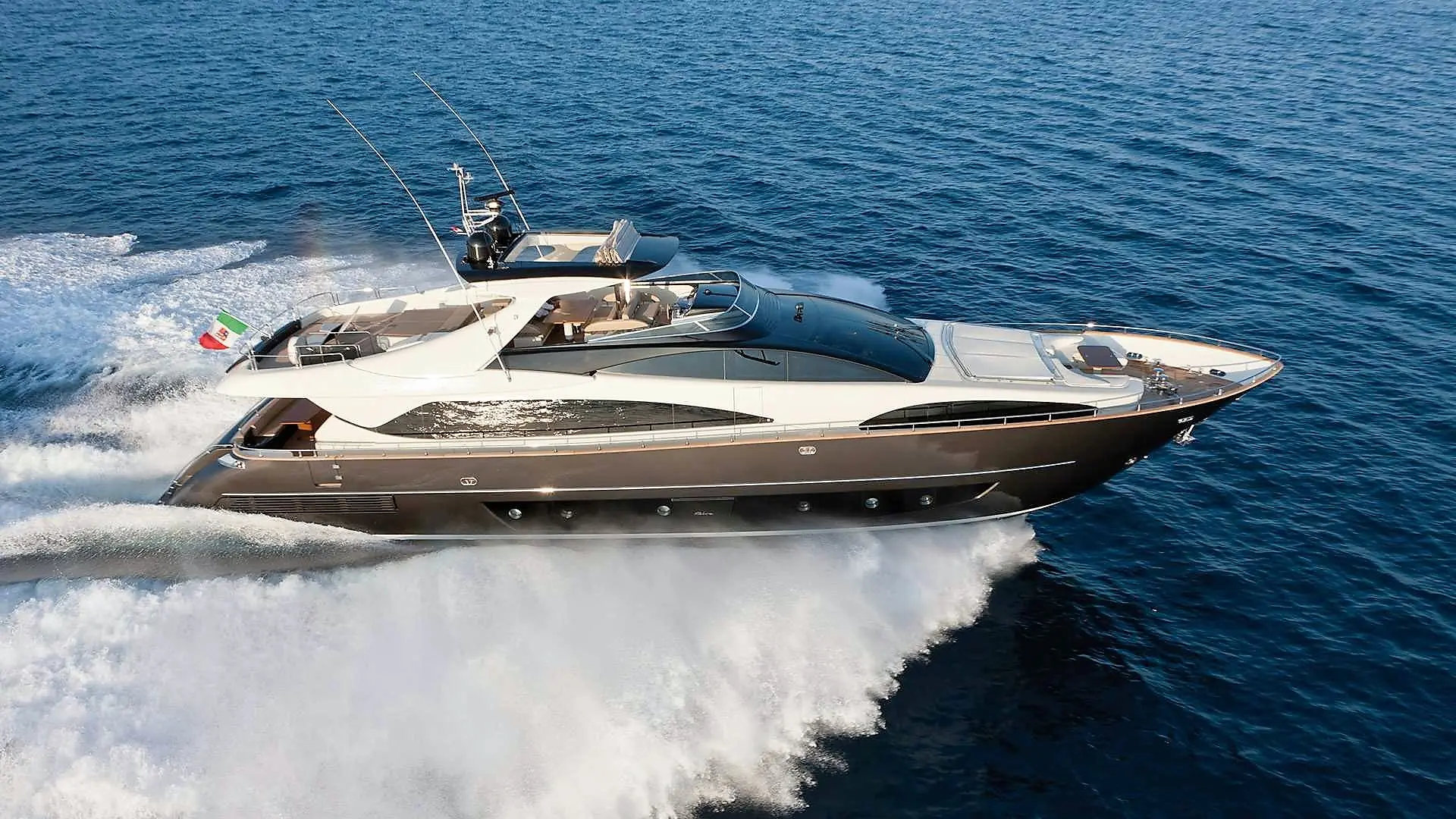 yachts-923-cb5f13f9-72a2-45bf-82bd-a3aef4961aa8.webp