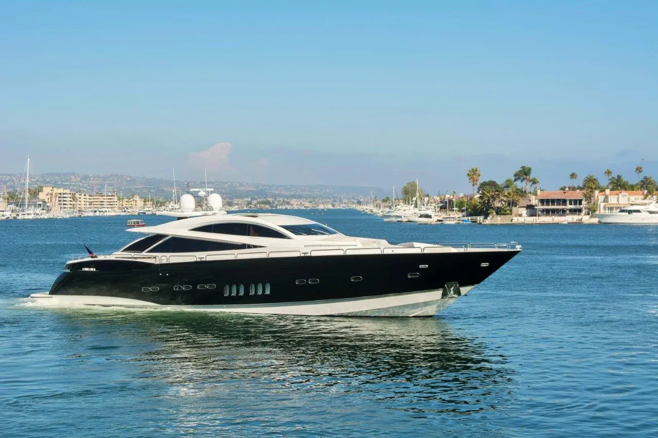 yachts-923-ef7aa245-6809-41b0-9c9d-8e1a2bb5d19b.webp