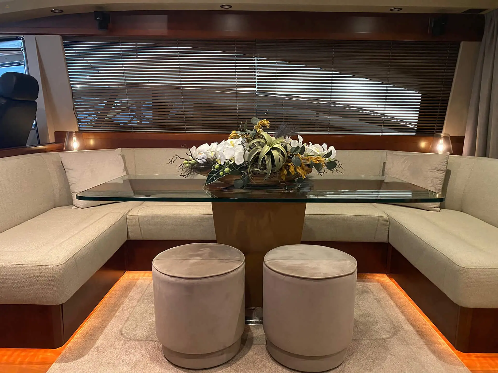 Princess-V65-motor-yacht-for-sale-Interieur-Lengers-Yachts11.jpeg