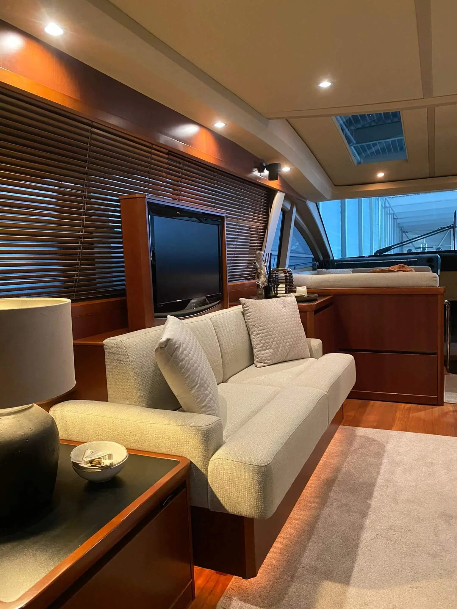 Princess-V65-motor-yacht-for-sale-Interieur-Lengers-Yachts13.jpeg