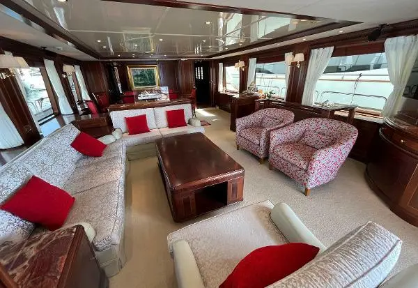 Benetti 100