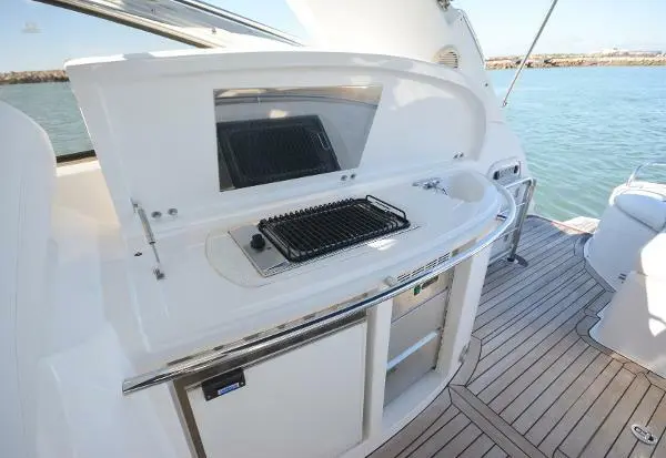 Sunseeker Portofino 46 - Cockpit