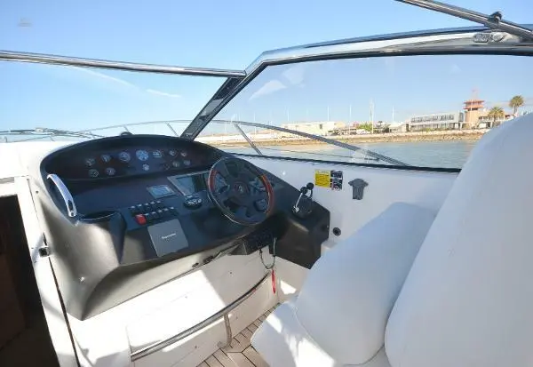 Sunseeker Portofino 46 - Cockpit Helm