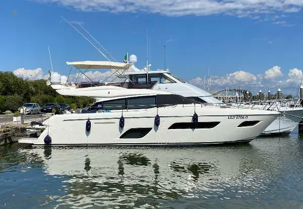 Ferretti Yachts 550