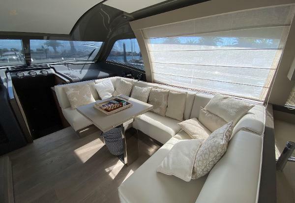 Ferretti Yachts 550 - Saloon