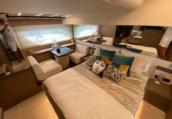 Ferretti Yachts 550 - Master Cabin